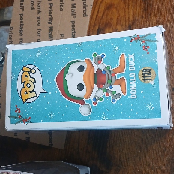 Funko Disney Donald Duck Holiday Christmas Figure - Picture 8 of 8